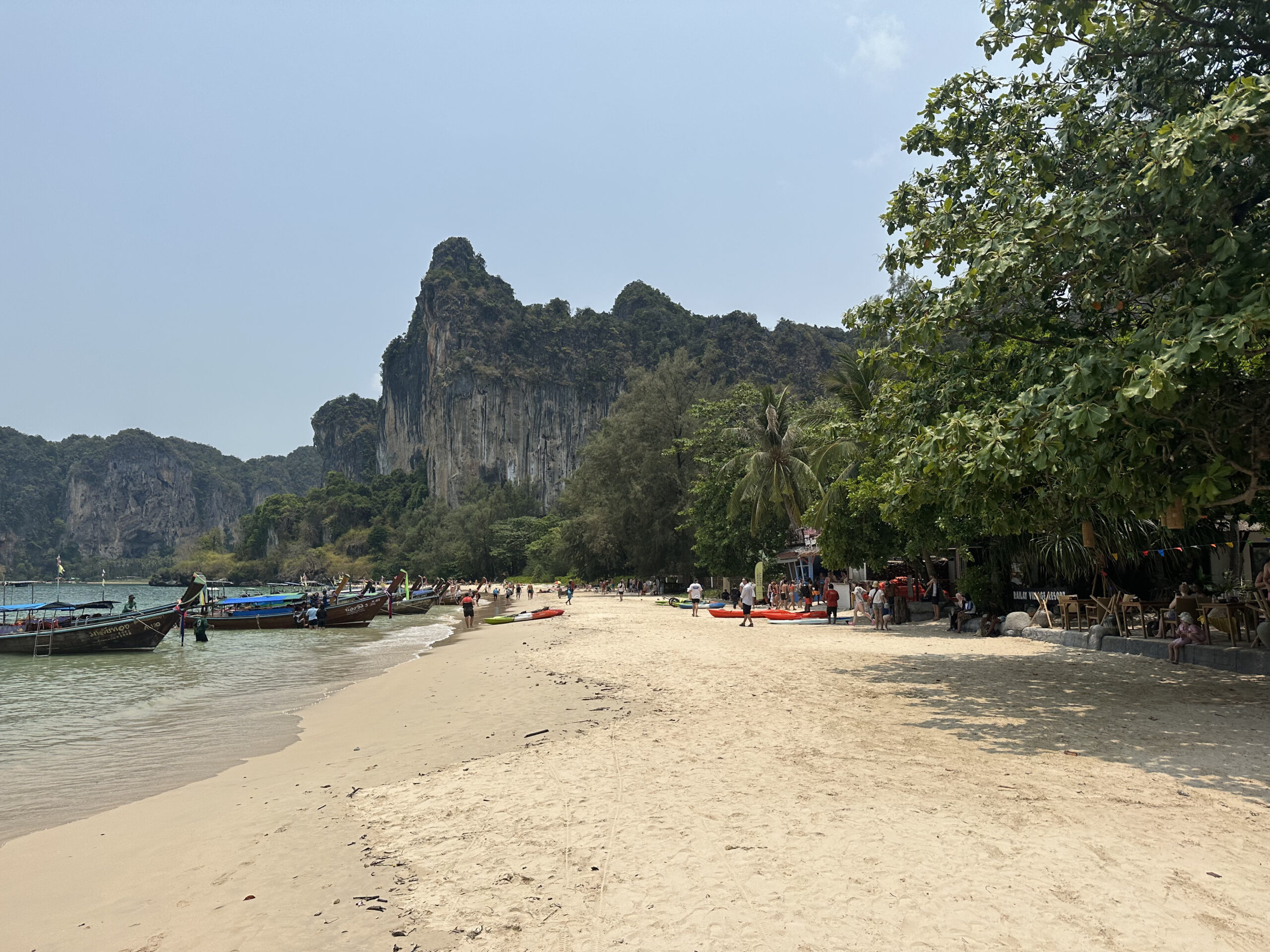 Strandabschnitt am Railay Beach in Krabi