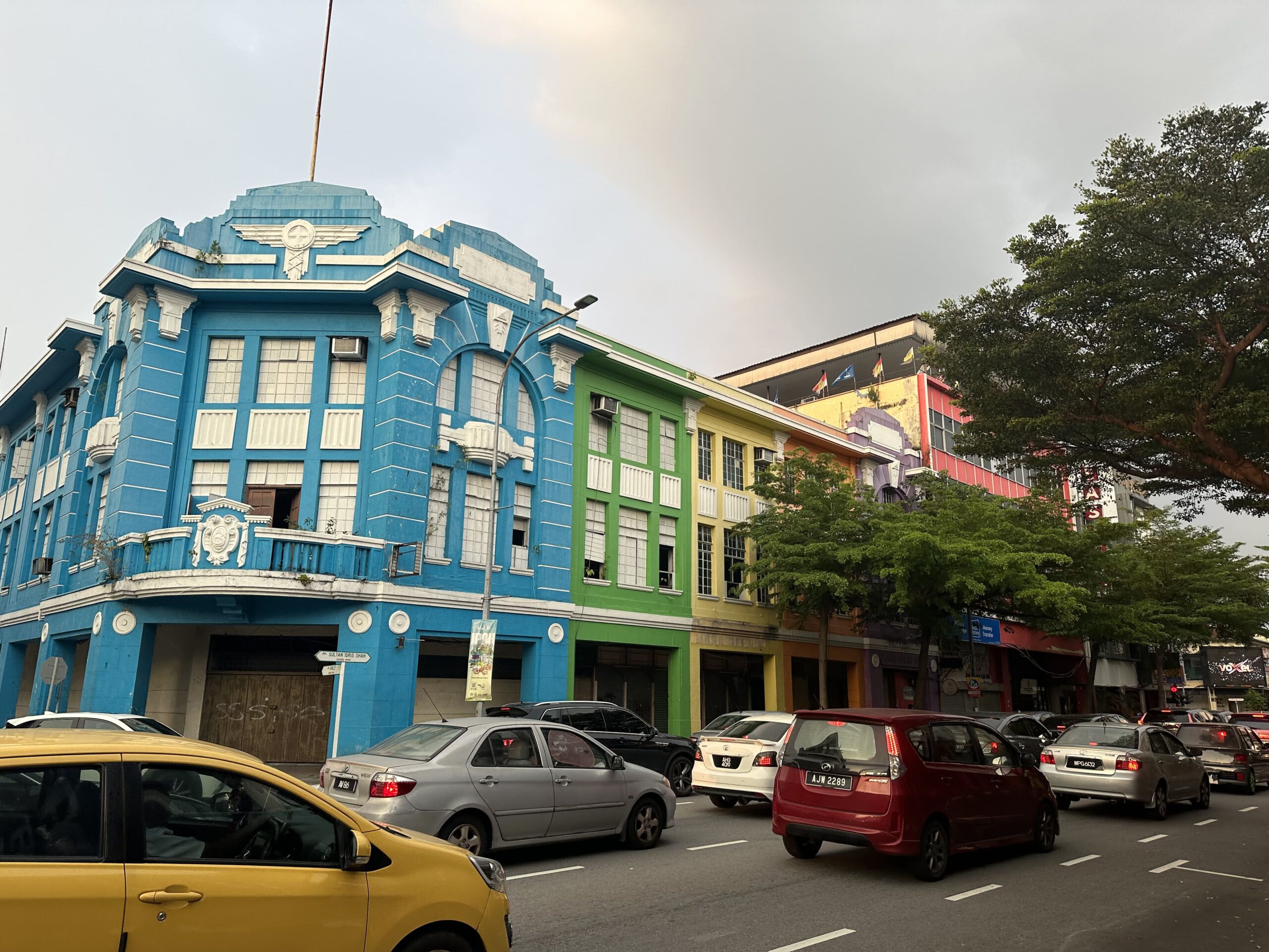 Sehenswürdigkeiten in Ipoh - Bunterer Straßenzug